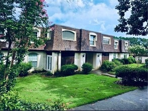 Building Photo - 72 Place Fontaine