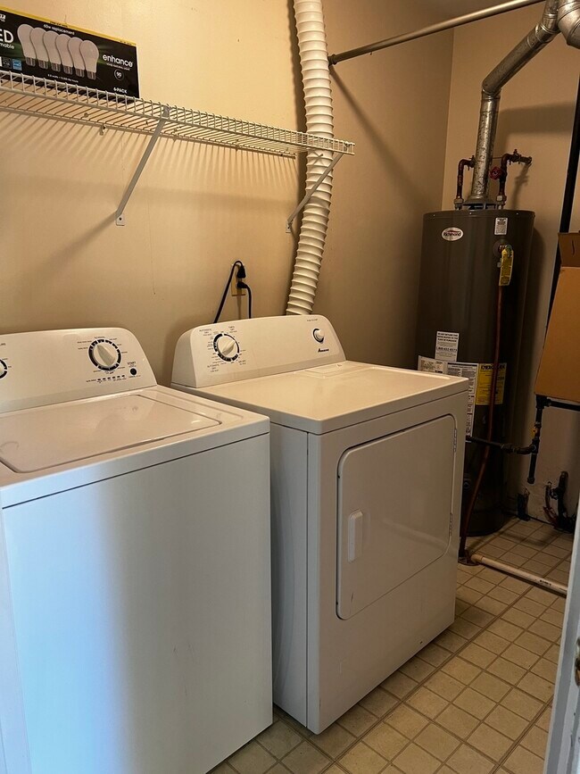 Building Photo - 215 Brett Cir