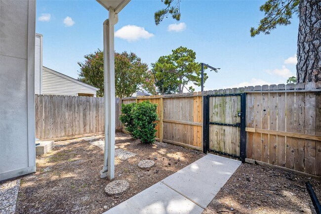 Building Photo - 6401 Deihl Rd