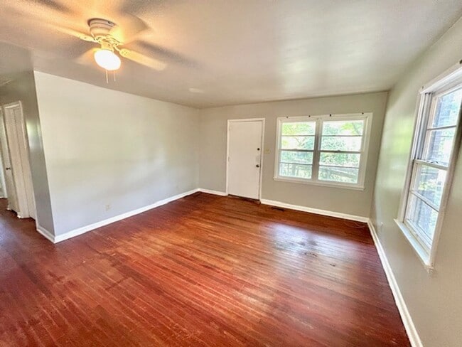 Building Photo - Cozy & Convenient Living on Fay Street – Great Location!