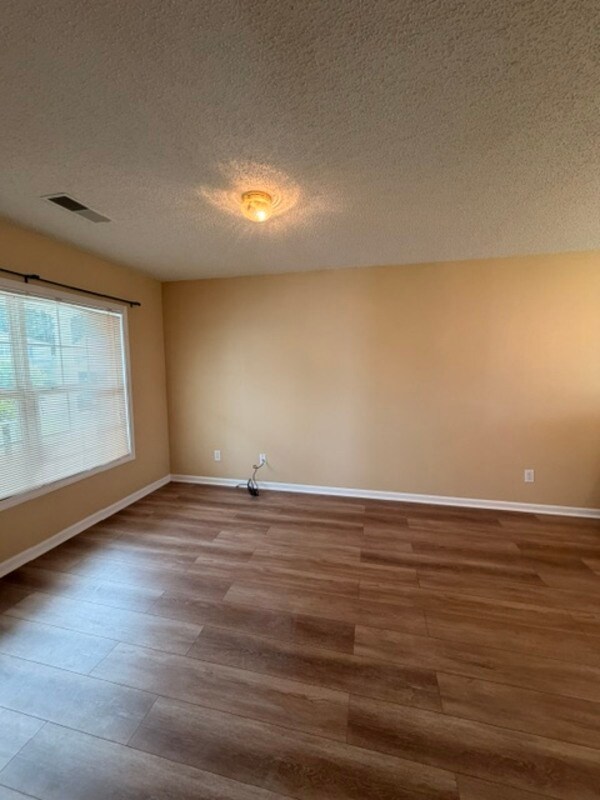 Building Photo - 25 Willow Hurst Ct
