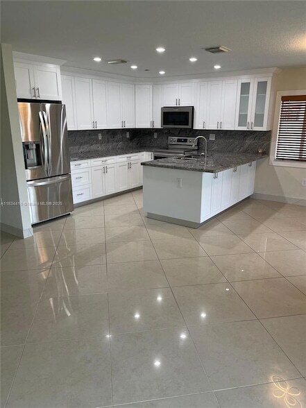 Building Photo - 4101 SW 148th Pl