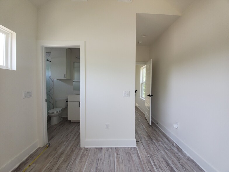 Building Photo - 6016 Fairway St