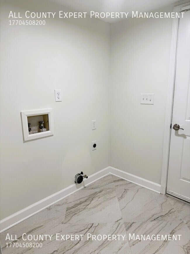 Building Photo - 2290 Honeycomb Ct