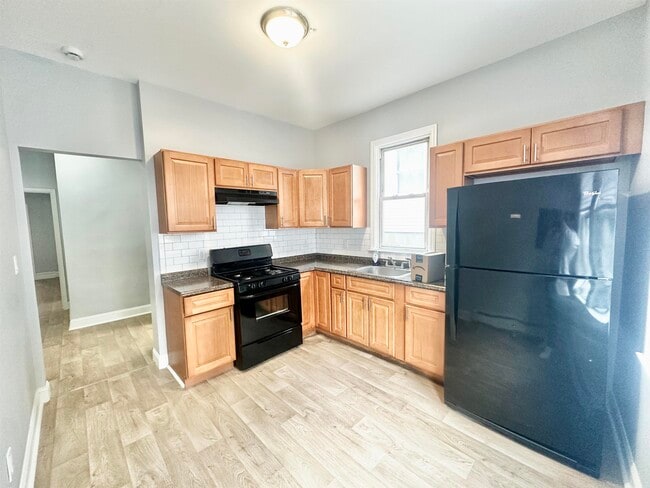 Building Photo - 130 Grant Ave