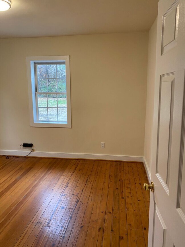 Building Photo - 2700 E Belt Blvd