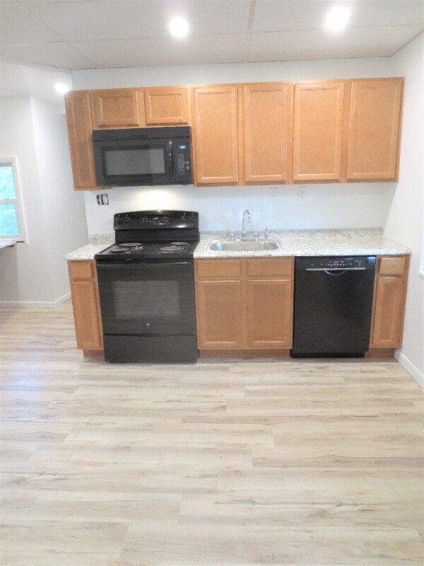 Building Photo - 2421 Beechwood Blvd