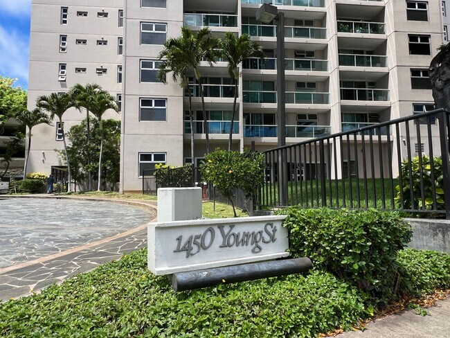 Building Photo - 1450 Young St