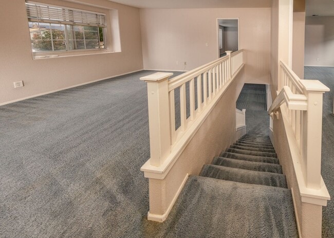 Building Photo - Spacious Home with Loft and Big Backyard