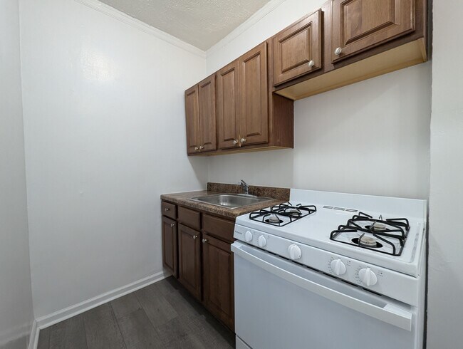 Building Photo - 5417 N Kenmore Ave