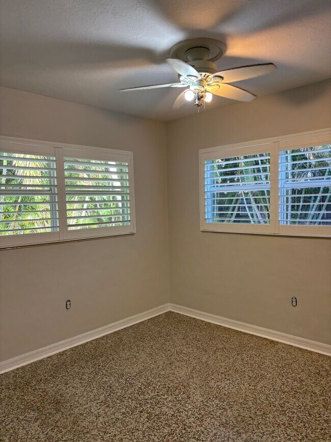 Building Photo - For Rent in Southgate