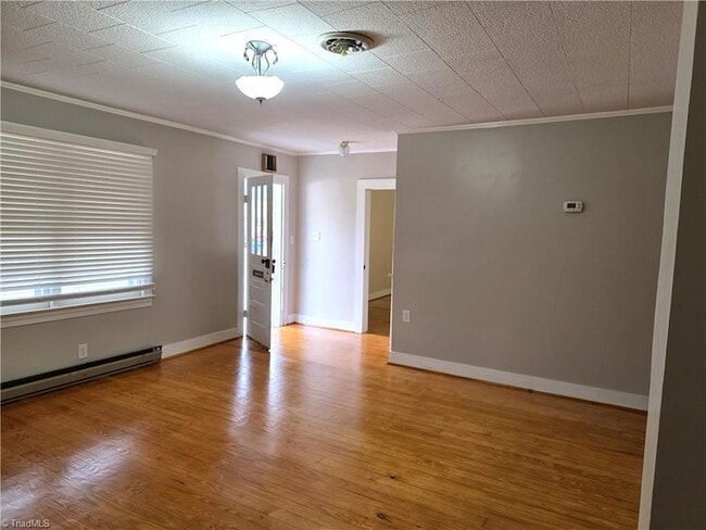 Building Photo - 816 Banner St