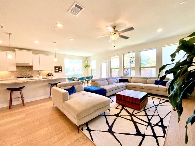 Building Photo - 16028 Cinca Terra Dr