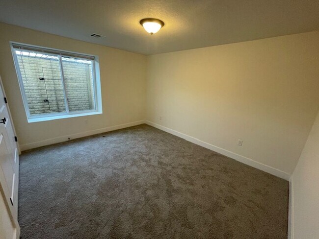 Building Photo - 5103/05 S Chase Ave