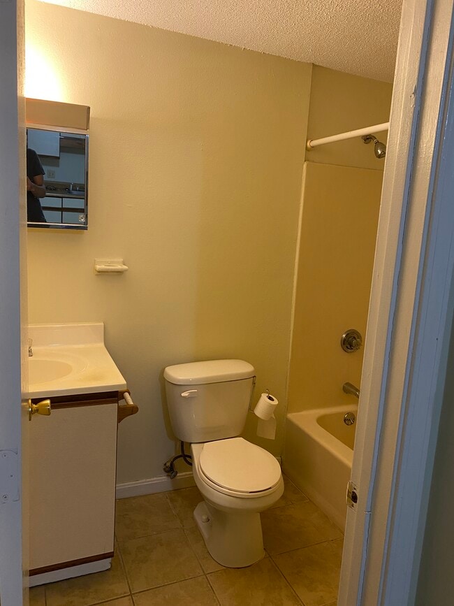 Building Photo - 250 Spring Cir