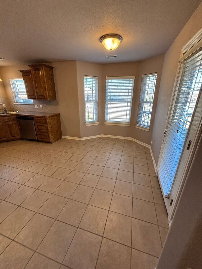 Building Photo - NEW APPLIANCES TO COME!! Gorgeous Single Family Home Off Of Mount Comfort Road!