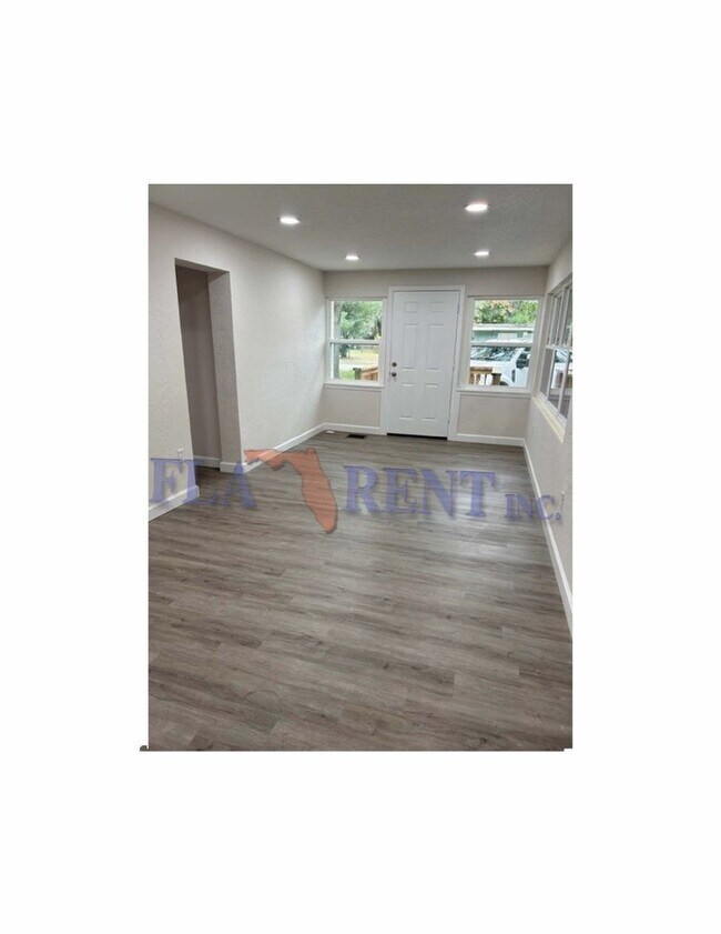 Building Photo - 4/2 Bungalow in Geneva!!