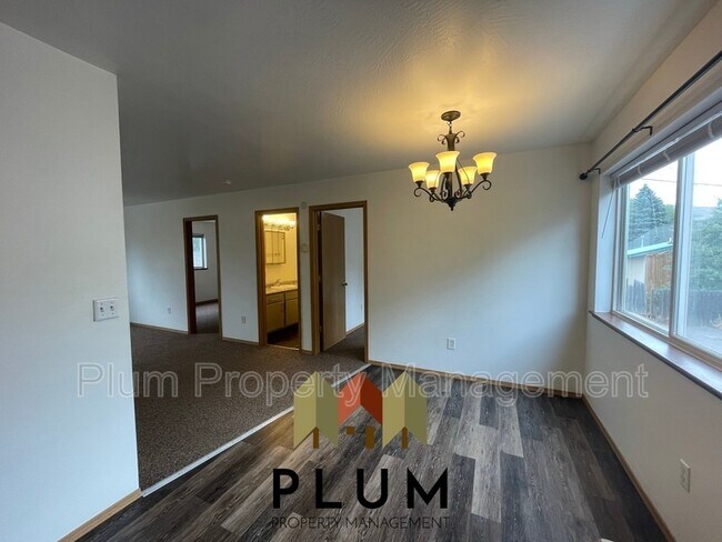 Building Photo - 1023 Cooley St