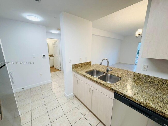 Building Photo - 50 Menores Ave