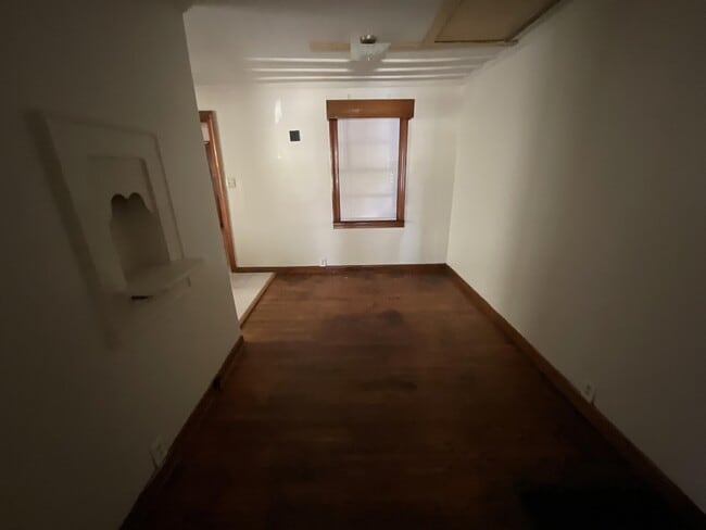 Building Photo - 28 St Mary Ave NW