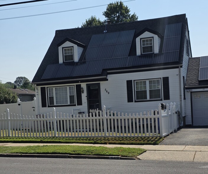 Building Photo - 569 Linden Ave