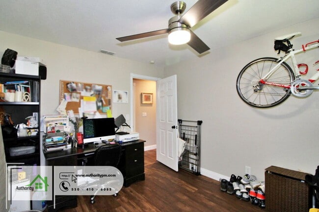 Building Photo - 1437 Mariposa Ct