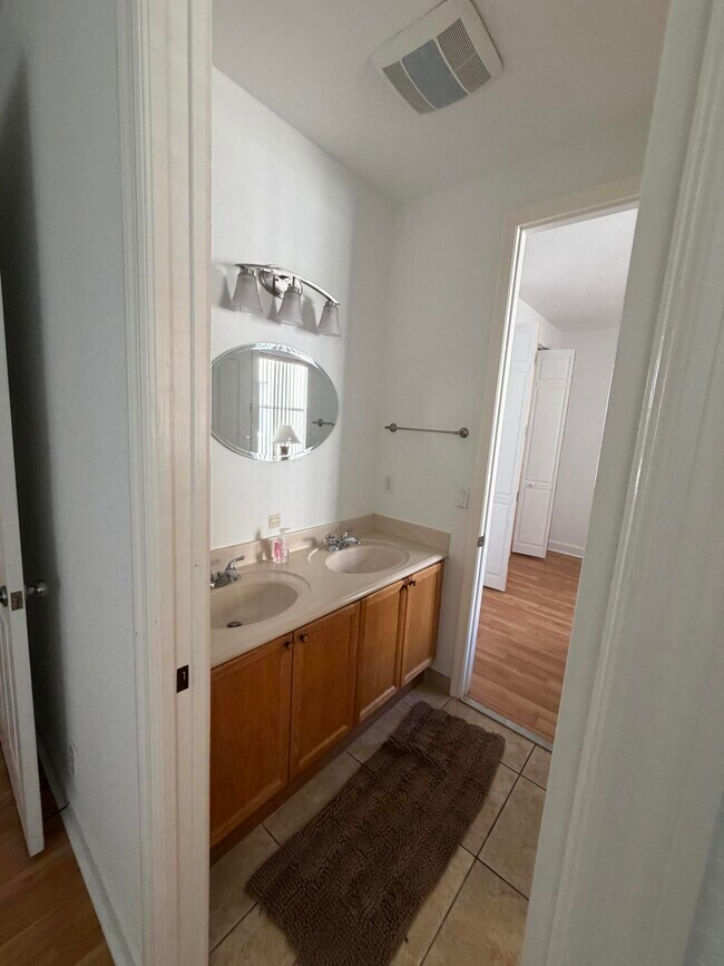 Building Photo - 10440 Cypress Lakes Preserve Dr