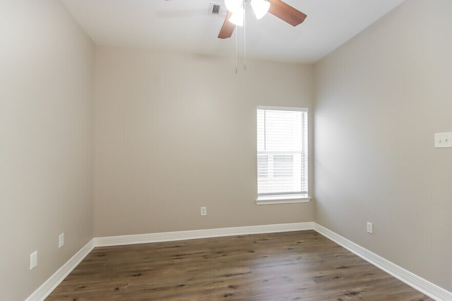 Building Photo - 21620 Hackamore Ct