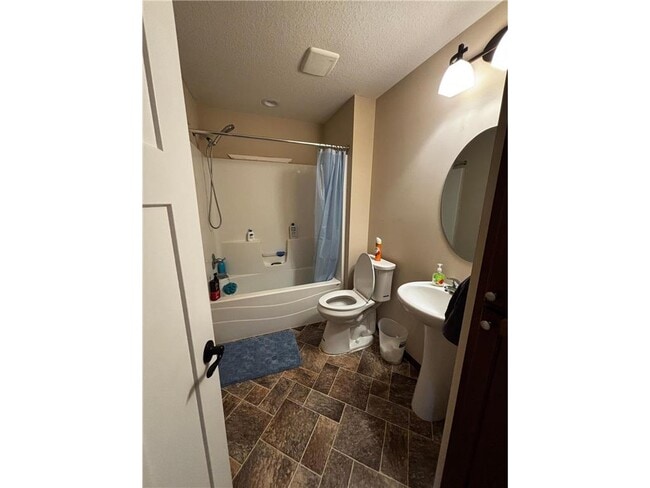 Building Photo - 4001 Iris Ct