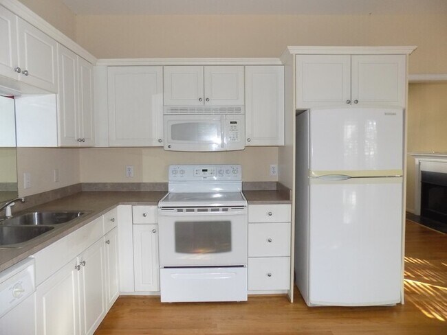 Building Photo - Earlewood-Offering Self Guided Tour with RENTLY!