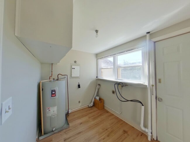 Building Photo - Updated 4 bedroom in South Eugene