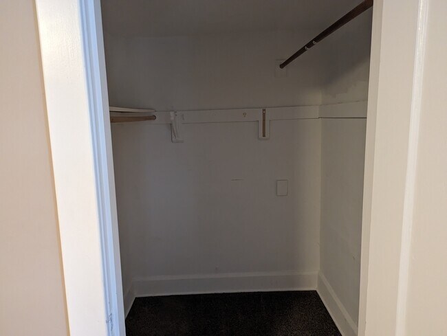 Building Photo - 1042 Cameron St