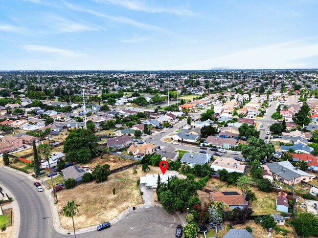 Building Photo - Charming 3-Bed Gem in Sacramento