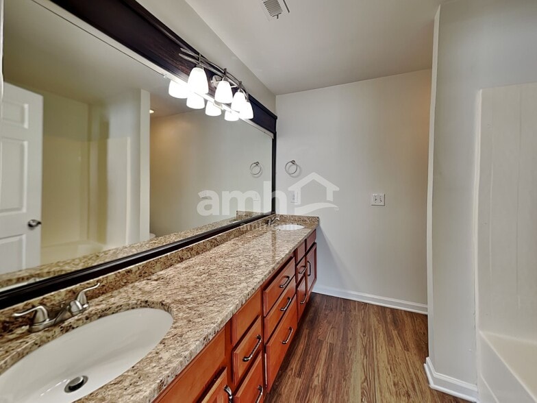 Building Photo - 141 Claybrook Ln