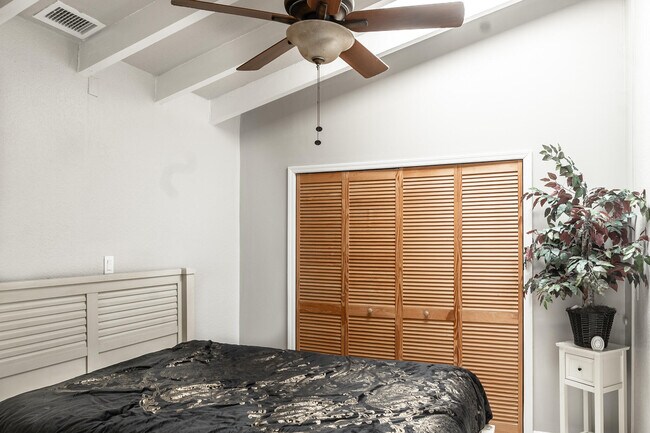 Building Photo - 205 Coral Rd