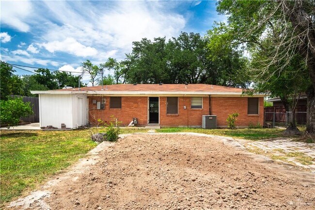 Building Photo - 619 Highland Ave