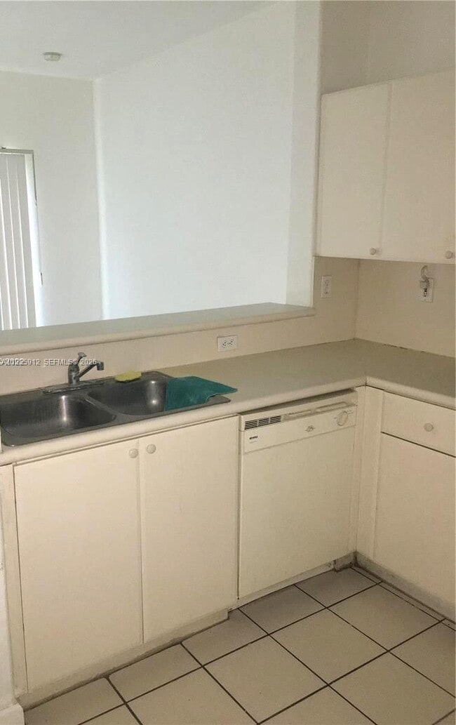 Building Photo - 1658 SE 28th Ct