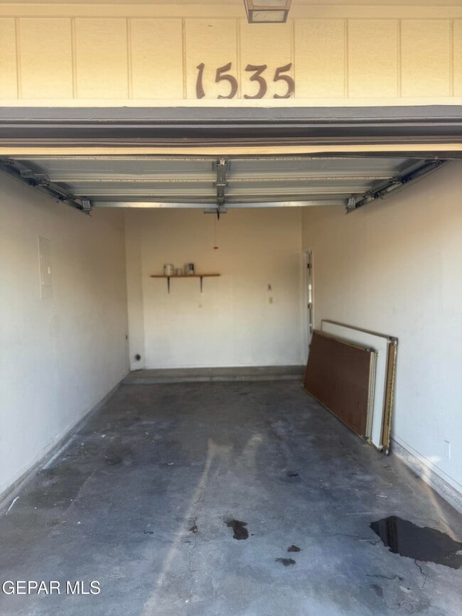 Building Photo - 1531 Common Dr
