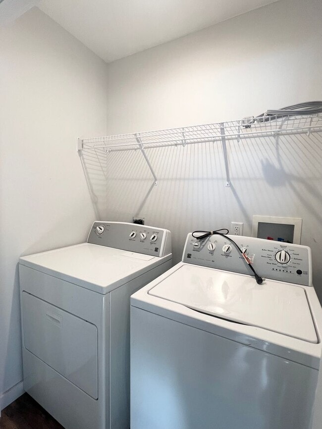 Building Photo - Charming 3 Bedroom 2 Bath home, Convenient NW Asheville location!