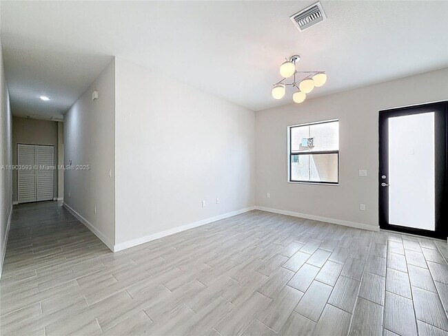 Building Photo - 402-414 NW 41st St