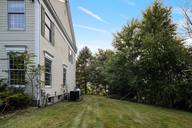 Building Photo - 321 Museum Village Rd