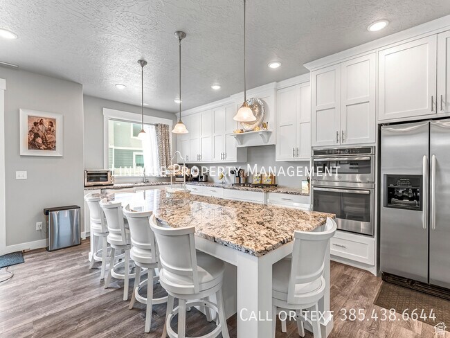 Building Photo - 10855 N Sandstone Way