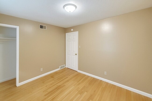 Building Photo - 822 Bandera Ln