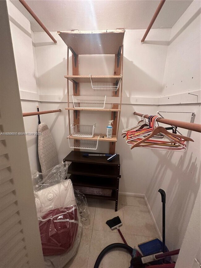 Building Photo - 720 Collins Ave