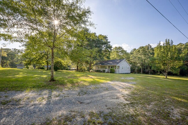 Building Photo - Peaceful Country Living on 2.4 Acres in Saucier