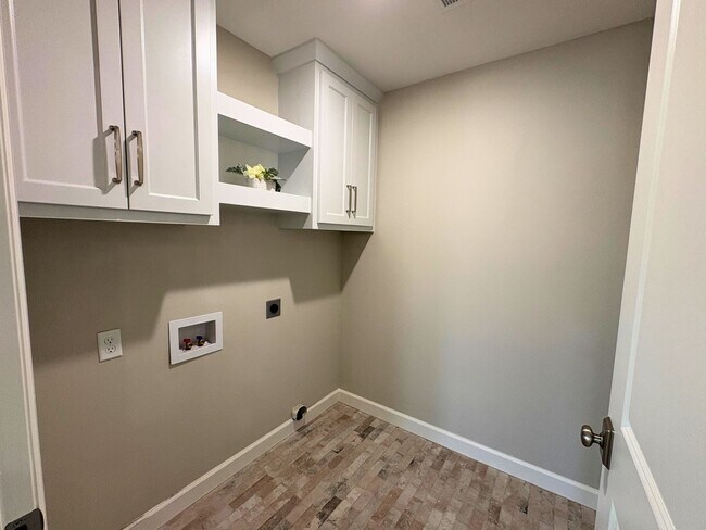 Building Photo - Newly Constructed 3bd/2ba Home!