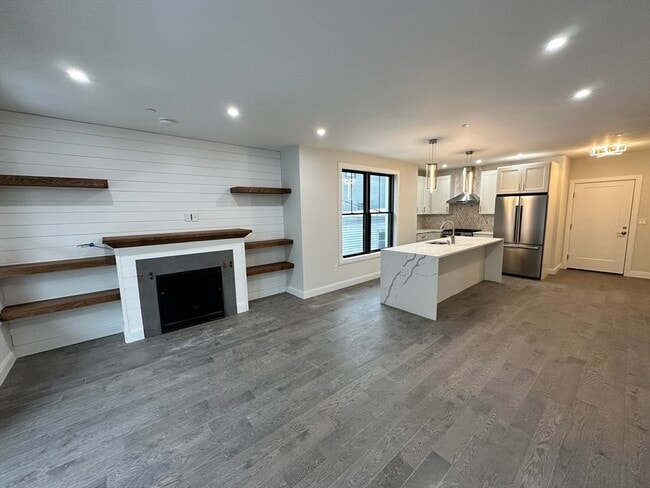 Primary Photo - 197 Condor St