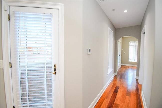 Building Photo - 4 Prichard Way NE