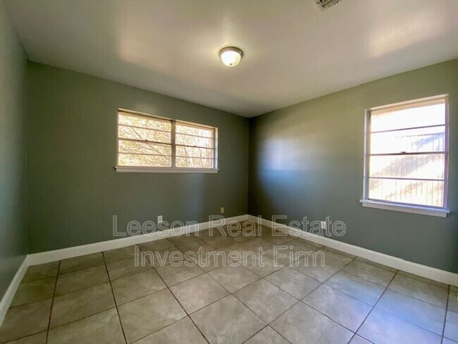 Building Photo - 3437 Red Bud Ln