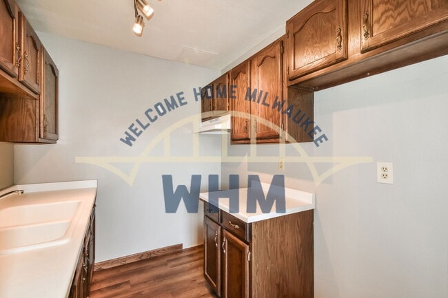 Building Photo - W170S7397 Parkland Dr